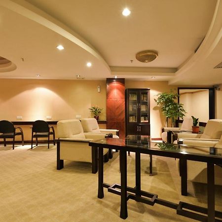 New Pearl River Hotel Guangzhou Bagian luar foto