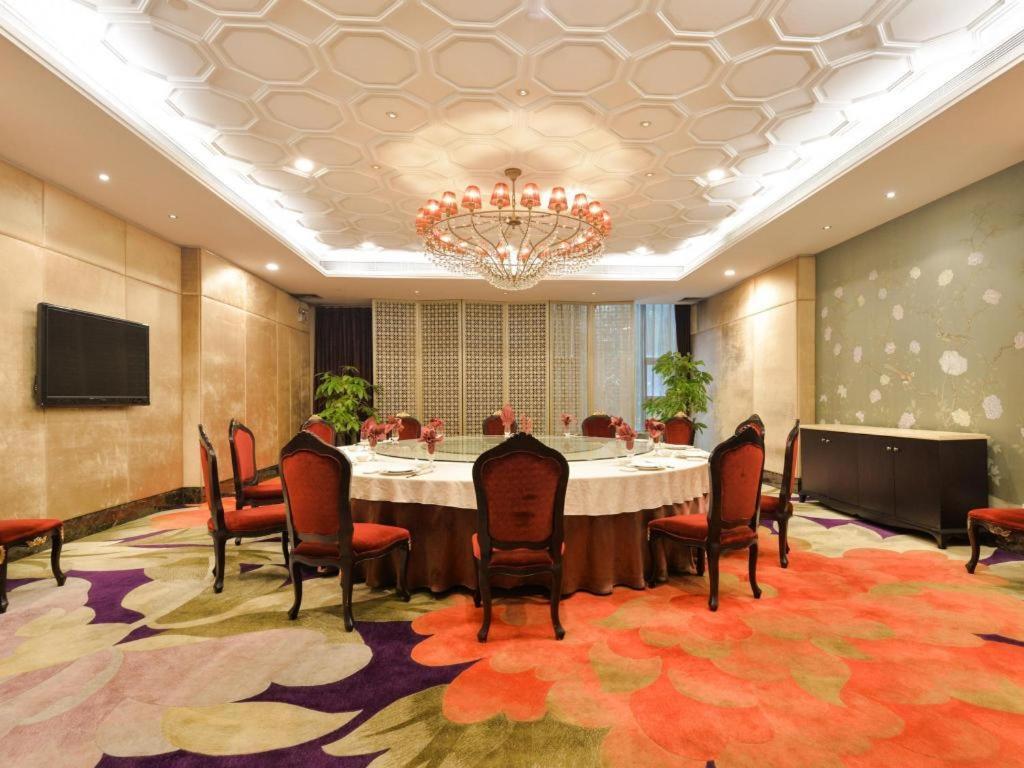 New Pearl River Hotel Guangzhou Bagian luar foto