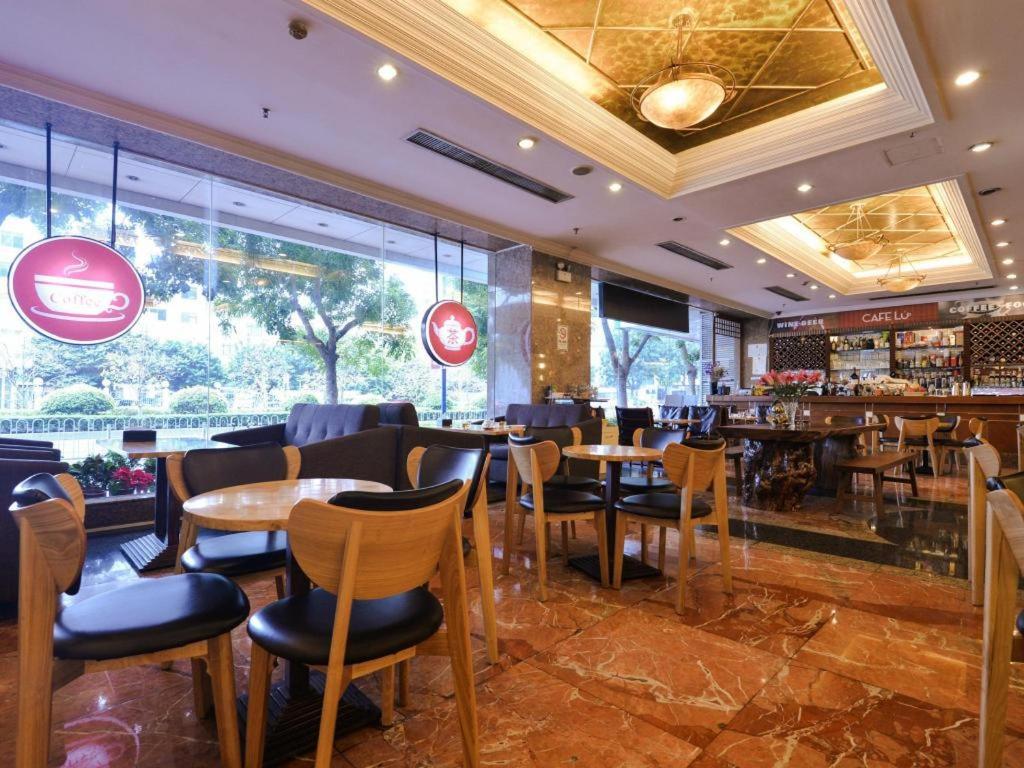 New Pearl River Hotel Guangzhou Bagian luar foto