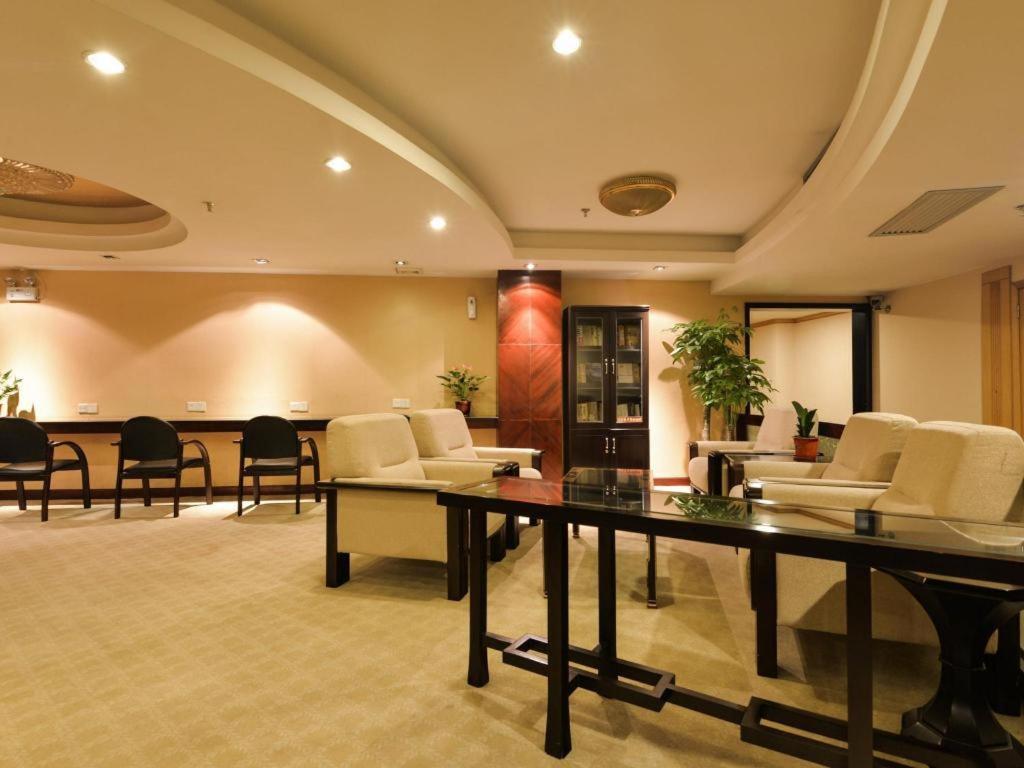 New Pearl River Hotel Guangzhou Bagian luar foto