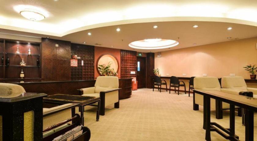 New Pearl River Hotel Guangzhou Bagian luar foto