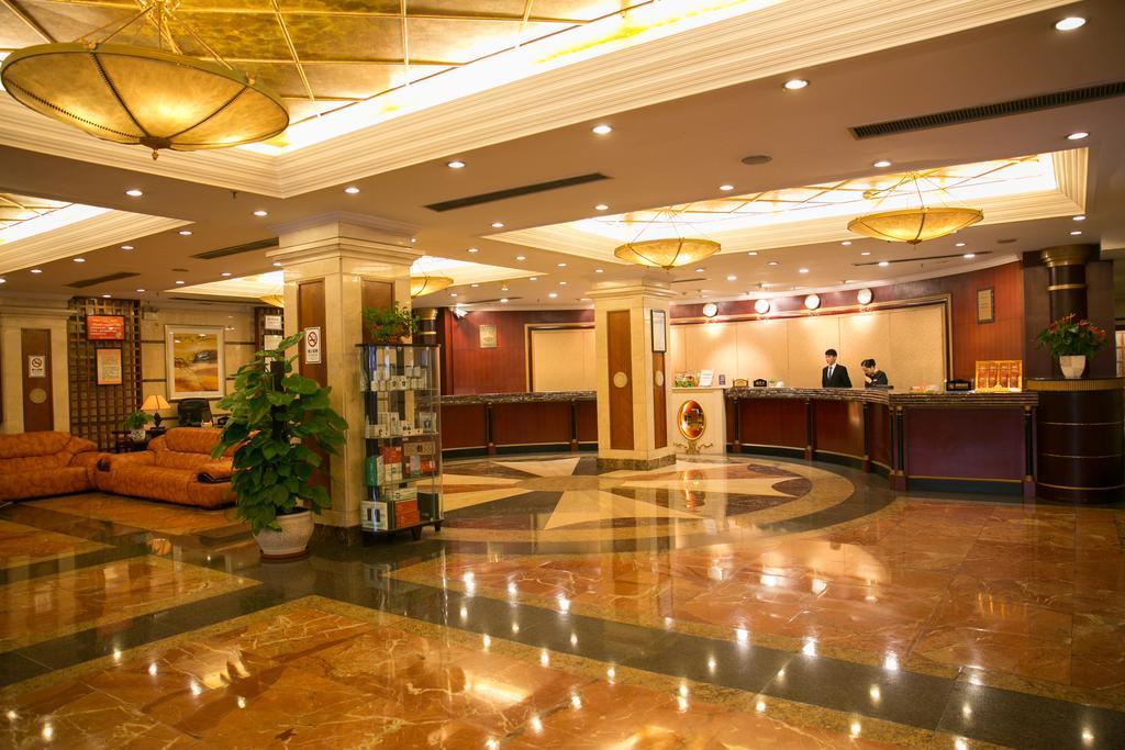 New Pearl River Hotel Guangzhou Bagian luar foto