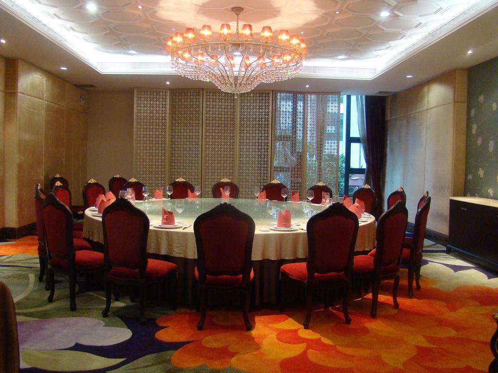 New Pearl River Hotel Guangzhou Bagian luar foto